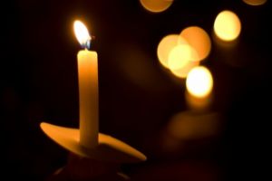 În acest weekend sărbătorim Rusaliile – ISU Alba reaminteşte reguli de prevenire a incendiilor la utilizarea lumânărilor sau a candelelor