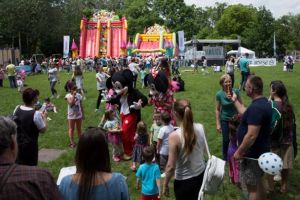 Mega distracţie în Sub Arini – Hai cu copiii la Festivalul Familiei