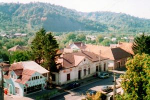 Care este comuna din Romania in care se ridica doua parcari supraetajate