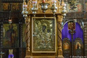 Credincioşii, invitaţi la hramul Bisericii „Pogorârea Sfântului Duh” din Șerbăneşti. Icoana Maicii Domnului de la Giurgeni va fi adusă spre închinare