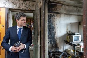 Nicuşor Dan, la blocul lovit de drona rusească în Galaţi: imagini cu distrugerile, huiduieli şi noi detalii despre atac (FOTO/VIDEO)