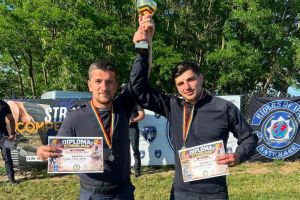 Forţă şi rezistenţă: Doi jandarmi din Bihor, vicecampioni la „StrongMan Competition”