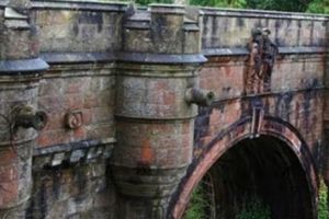 Misterul „PODULUI CÂINILOR SINUCIGAŞI” din Scoţia. 600 de câini s-au aruncat fără motiv, în gol, din ACELAŞI LOC