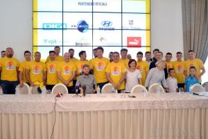 Mihai Neşu şi prietenii, o lecţie de viaţă: Zeci de mari sportivi în ajutorul unui fost coleg fotbalist, un om cu 