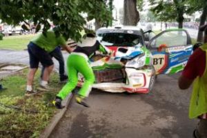 Simone Tempestini a lovit un copac la Raliul Aradului - FOTO