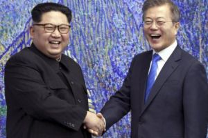 ÎNTÂLNIRE-SURPRIZĂ în Coreea. Kim DISCUTĂ cu Moon, într-un summit neprogramat. Ce a adus a doua NEGOCIERE?