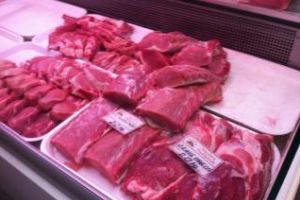 Carne spălată cu detergent într-un magazin Penny! Un client a făcut scandal monstru - VIDEO