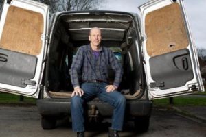 A UIMIT LUMEA! Cum a ajuns acest bărbat să aibă 65 de copii? TOTUL se întâmplă în camioneta sa
