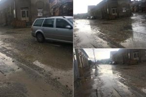 FOTO/ VIDEO: Asfaltul a luat-o la vale, pe o stradă din Aiud, în timpul ploii torenţiale de sâmbătă