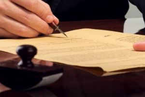 Proiect al Ministerului Justiţiei: Tarifele şi procedurile vor putea fi negociate între notari şi clienţii