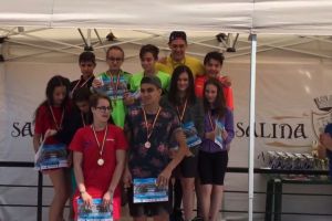 VIDEO. Aur pentru elevii sătmăreni ca Cupa Salina Turda la înot