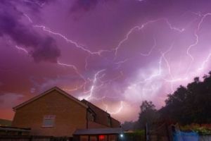 Marea Britanie, lovită de fulgere de 20.000 de ori