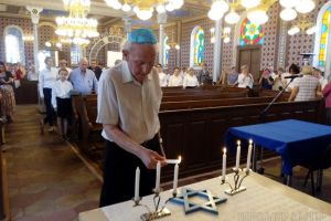 La 74 de ani de când trenurile morţii au plecat din Oradea spre Auschwitz, evreii deportaţi au fost comemoraţi la Sinagoga Ortodoxă (FOTO/VIDEO)