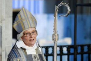 BISERICA intră în EPOCA DE PLASTIC! Credincioşii nu ştiu ce să creadă