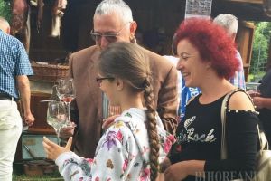 Festival de viţă nobilă la Diosig: Peste 2.000 de persoane au degustat vinuri şi produse tradiţionale la Festivalul „Bakator” din Diosig (FOTO)