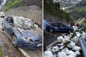 VIDEO FOTO Maşini distruse de o avalanşă de pietre pe Transfăgărăşan