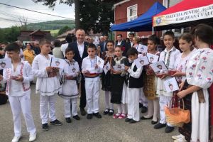 Deputatul PSD, Eugen Neata: “Sărbătoarea Capşunului şi a produselor din căpşuni” din comuna Buneşti a ajuns la cea de-a 48-a ediţie