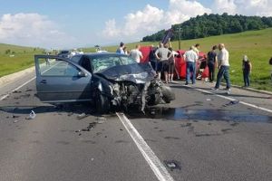 Accident grav la ieşirea din Codlea, soldat cu cu 3 morţi şi 3 răniţi (Foto)