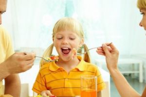 CULMEA IRONIEI! Cei mai mulţi copii obezi sunt în ţările cu dietă mediteraneană