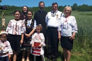 FOTO: Holdele de grâu, binecuvântate în satul Merişor