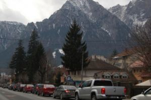 Aglomeraţie pe DN 1, pe Valea Prahovei. Turistii se intorc acasa dupa minivacanta de Rusalii