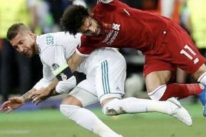 Se cere SUSPEDAREA lui Ramos pentru accidentarea lui Salah. Petiţia a strâns SUTE DE MII de semnături