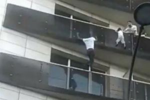 Breaking news! Imigrantul care a salvat copilul de pe balcon va primi CETĂŢENIE franceză şi loc de muncă