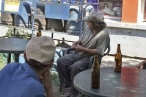 Topul ASISTAȚILOR social. Plătim ZECI DE MILIOANE pentru ei!