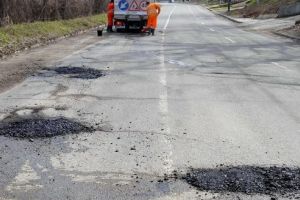 Mai mulţi bani pentru plombări la drumurile judeţene