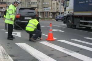 Accident in Ploiesti: Un copil a traversat trecerea de pietoni pe bicicletă si a fost lovit în plin de o maşină