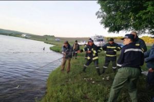 Tragedie fără margini. Trei fraţi au murit înecaţi într-un lac