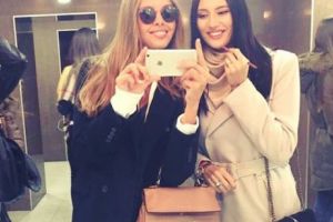 Ruşii îşi pot achita cumpărăturile cu ajutorul unui selfie. Cum funcţionează serviciul