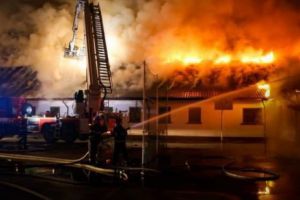 Comitetul Local pentru Situaţii de Urgenţă, convocat la Primăria Sector 5 după incendiul care a distrus Școala 124. Unde sunt relocaţi elevii