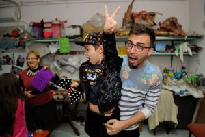 A readus la viaţă ”Gong-ul” din Sibiu – Povestea celui mai tânăr director de teatru din ţară