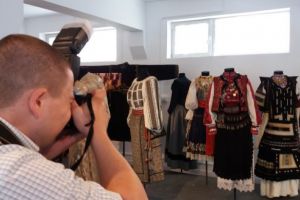 Muzeu de talie internaţională deschis la Băiţa. O hunedoreancă întoarsă acasă din SUA a construit o nouă atracţie extrem de valoroasă pe harta turistică a judeţului Hunedoara: Muzeul Textilelor