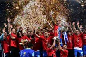 După scandaluri dezafiliere şi faliment, Craiova a învăţat să se bucure