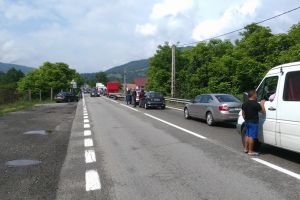 Accident GRAV pe Valea Oltului. O maşină a intrat pe contrasens