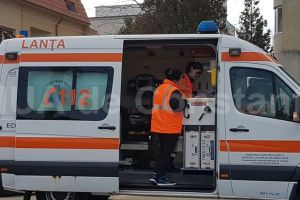 Barbat, ranit grav dupa ce balconul in care se afla s-a prabusit