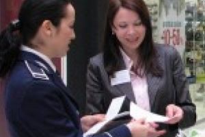 „100 DE ZILE DE MESAJE PREVENTIVE”  – Daca e marti, politistii vorbesc femeilor-