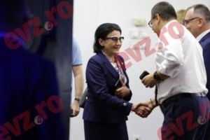 Stelian TĂNASE despre cei doi SIAMEZI politici care se CEARTĂ de mama focului