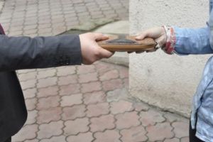 Scrisoare de mulţumire pentru un poliţist local care i-a găsit portofelul