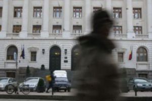 Monedă din aur lansată azi de Banca Naţională a României, cu ocazia încheierii Primului Război Mondial


