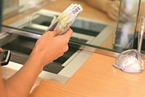 RATELE LA CREDITELE ÎN LEI EXPLODEAZĂ!