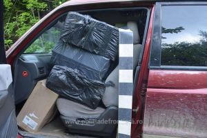 Mitsubishi burduşit cu peste 15.000 de pachete de ţigări de contrabandă, capturat la Straja