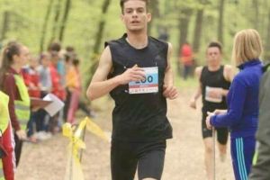 Atletul albaiulian George Fleşer – medalie de bronz la Campionatele Naţionale Școlare | Sportivul din Cetatea Marii Uniri şi-a îndeplinit baremul pentru Europenele de juniori 2