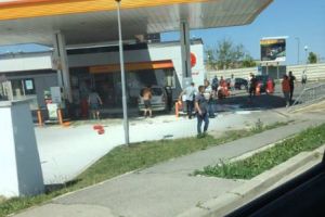 Un bărbat şi-a dat foc în staţia de carburanţi la Cluj. DEZASTRUL A FOST EVITAT în ultima clipă. Breaking news