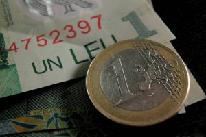 Curs BNR: Dolarul a trecut de 4 lei!