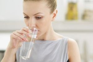 Nu mai luaţi medicamente fără indicaţia specialistului! Iată la ce pericole vă expuneţi când vă trataţi fără să consultaţi medicul!