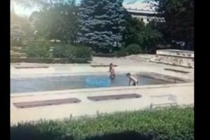 Exatlon de Ploiesti! Fantana de la Galerii a ajuns bazin olimpic pentru puradei/ VIDEO