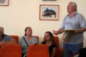 Afaceri ilegale cu păşuni, la Caransebeş? Fermieri revoltaţi, primarul şi vicele promit anchete!